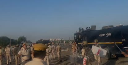 DNT Sangharsh Samiti's agitation intensifies in Pali, highway blocked