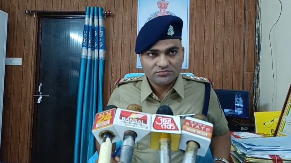 पुलिस मामले की जांच में जुटी