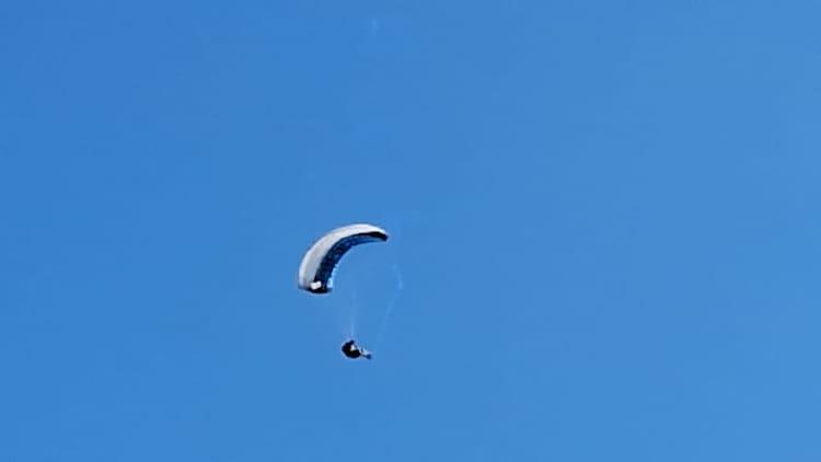 Aero Show: उत्तराखंड रजत जयंती पर भव्य एयरो शो, आठ राज्यों के 18 ग्लाइडर पायलटों ने आसमान में दिखाए करतब