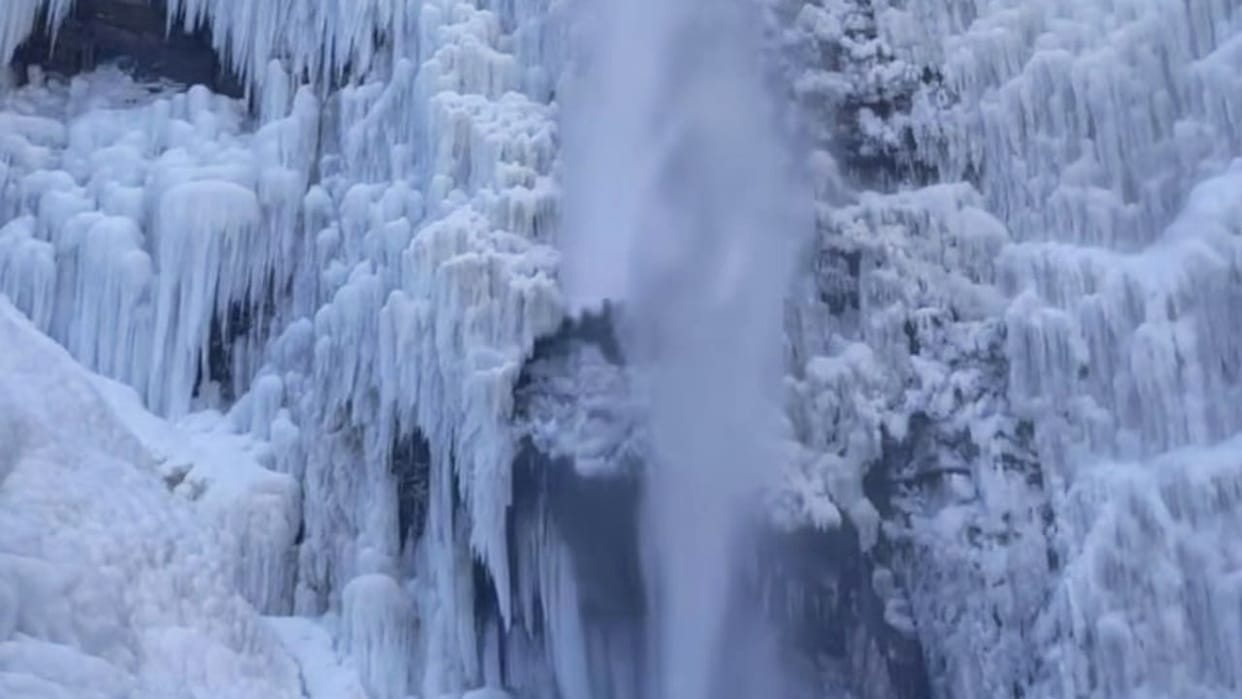 Water begins to freeze on roads clear weather in himachal until November 13
