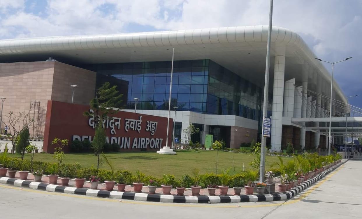 Dehradun Airport: Five flights coming to Dehradun from different cities diverted Uttarakhand Weather