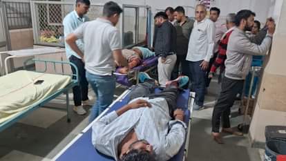 दोनों घायल आरोपियों को अस्पताल पहुंचाया है।