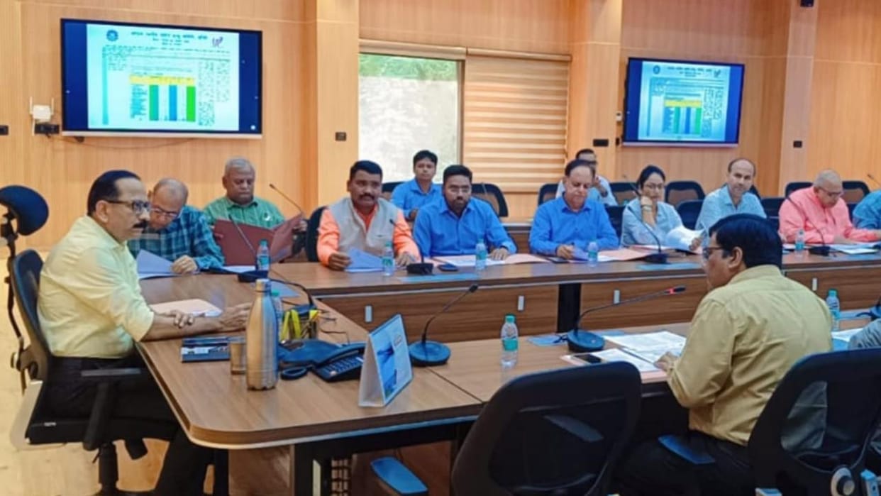 Jhansi: Production started from 193 units, commissioner gave instructions in review