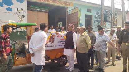 Roti Collection Van Launched: Minister Ramakant Upadhyay Flags Off Goshala’s Door-to-Door Service for Cows