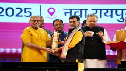 Senior journalist and analyst Awadhesh Kumar honoured with Pt. Madhavrao Sapre National Creativity Award
