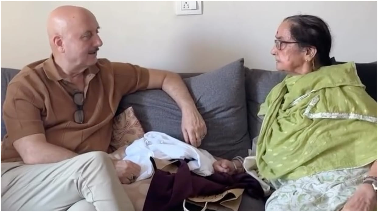 Anupam Kher Receives A Beautiful Diwali Gift From His Mother Dulari He Gave Her Return Gift She Denied To Show