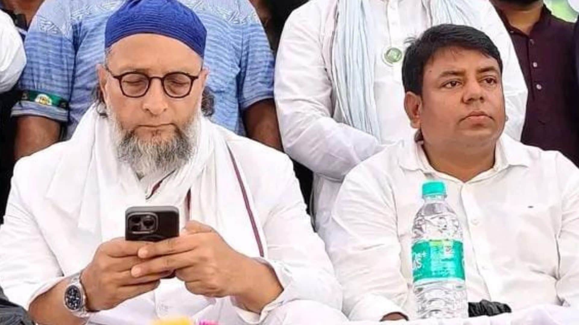 असदुद्दीन ओवैसी के साथ मासूम रजा