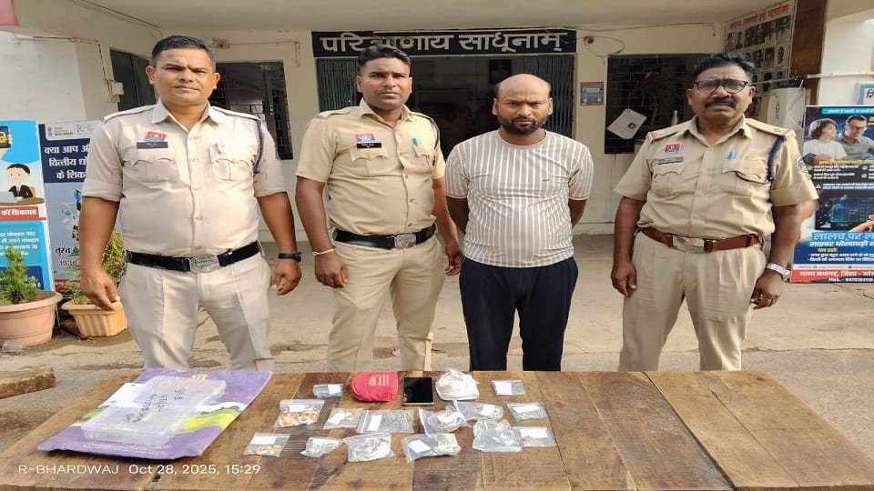 Prisoner absconds from district hospital prison ward Arrested for fraud in Janjgir Champa