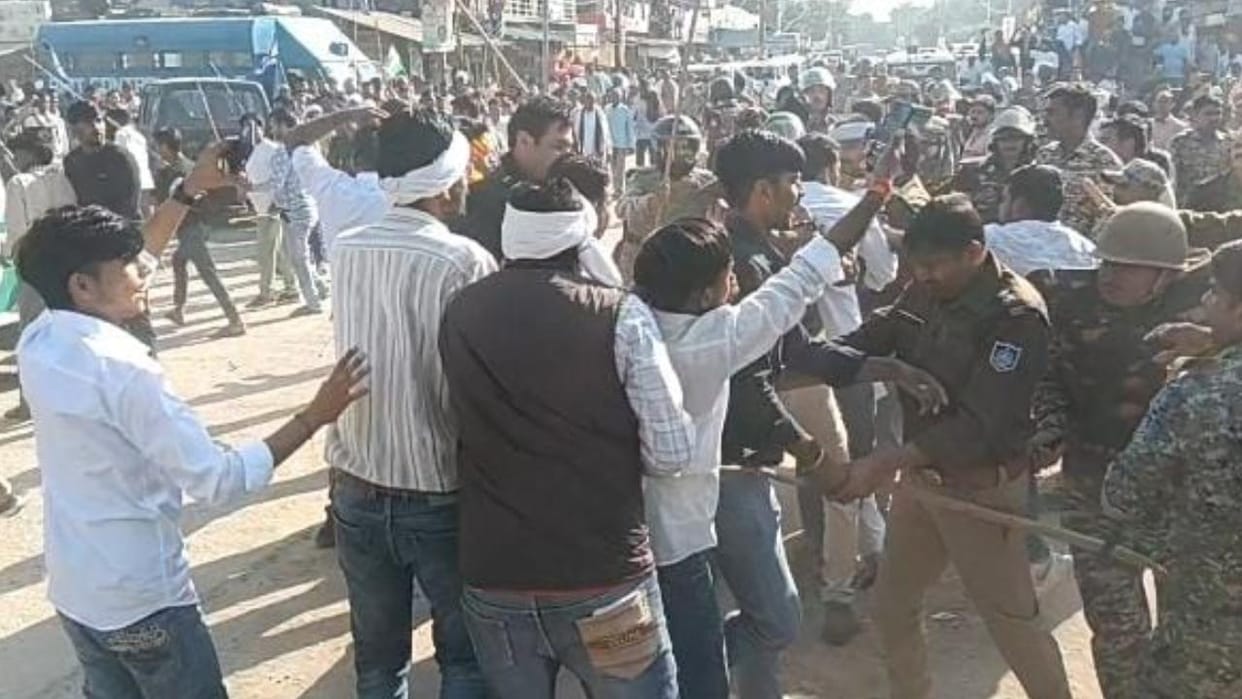 Datia: Clash between Bhim Army and Hindu organizations, three injured in stone pelting