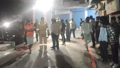Ganpati Complex Fire: Fire flared up again at 11 p.m., firefighters sprayed water