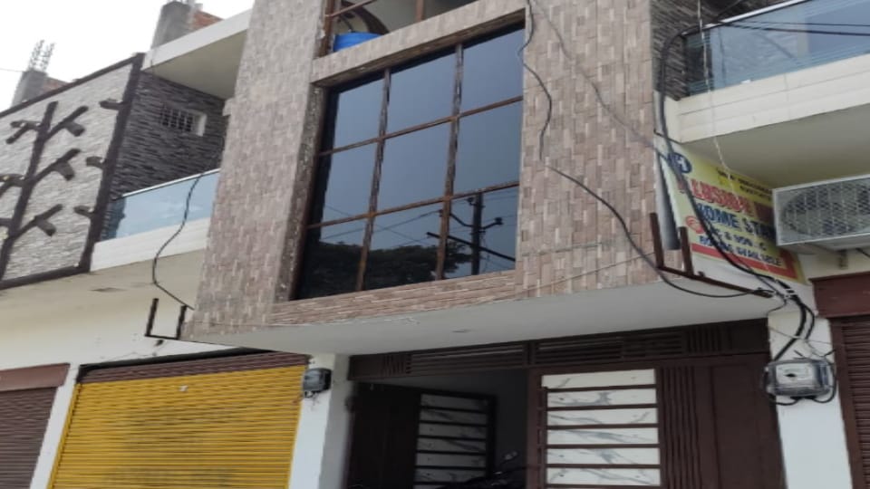 Minor Girl Assault Case in Gangangar Hotel, Accused Absconding, No Action on Hotel Owner Yet