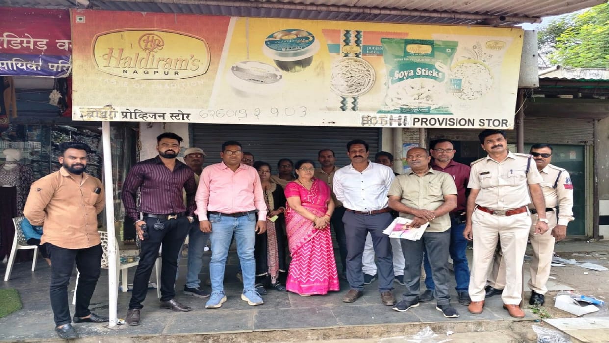 Major action by Chhattisgarh Housing Board team: Illegal occupation removed from Housing Board shop