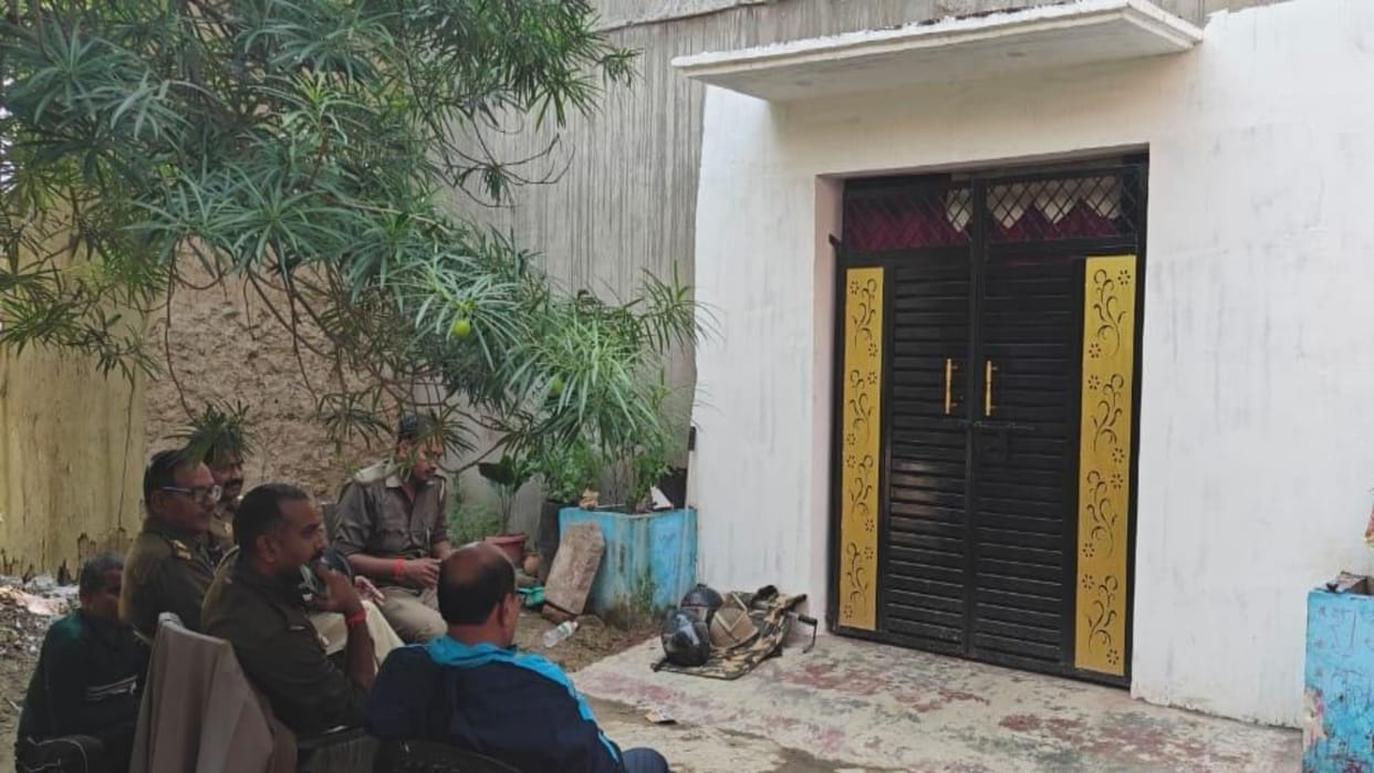 Raid on drug smuggler's hideout in Kunda, lakhs of rupees in cash recovered