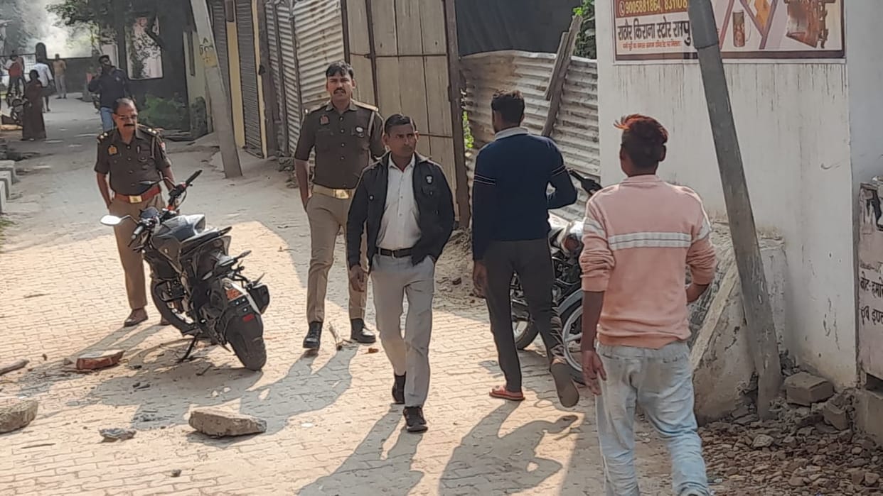 Jalaun Firing on two brothers riding a scooter 500 meters away from the police station both brothers injured