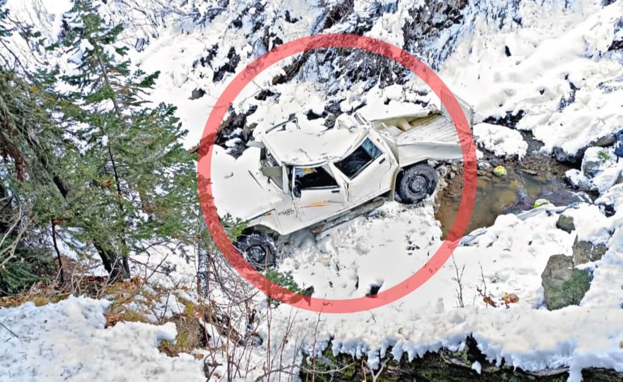 Three injured after car skids into ditch in Kupwara, North Kashmir