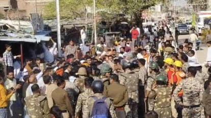Datia: Clash between Bhim Army and Hindu organizations, three injured in stone pelting