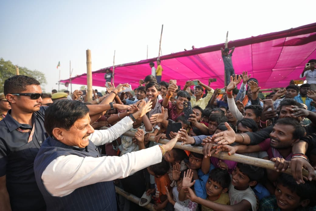 Bihar Election News: CM Yadav taunts Rahul Gandhi, says he is roaming around Pachmarhi instead of the election