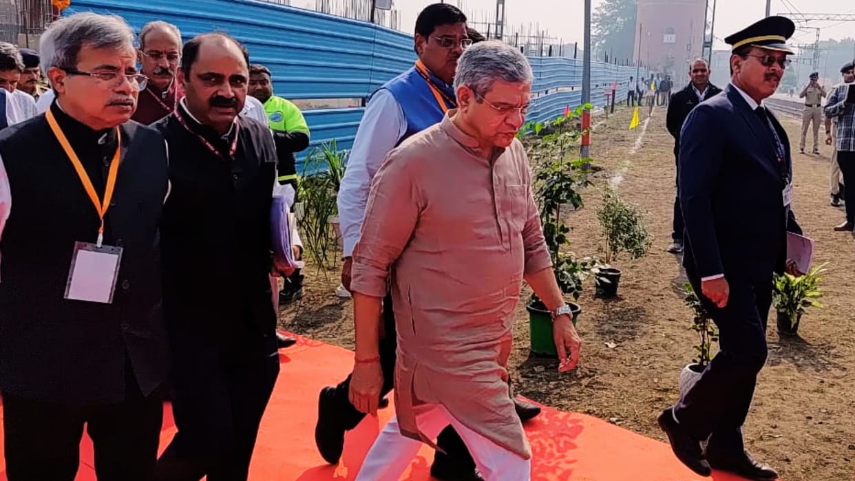 Signature Bridge design final Railway Minister said largest railway bridge in india