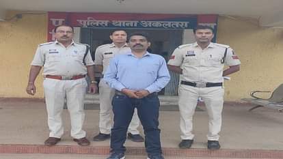 पुलिस की गिरफ्त में आरोपी