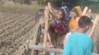 A woman returning home on a cot after undergoing sterilization was abandoned by an ambulance.