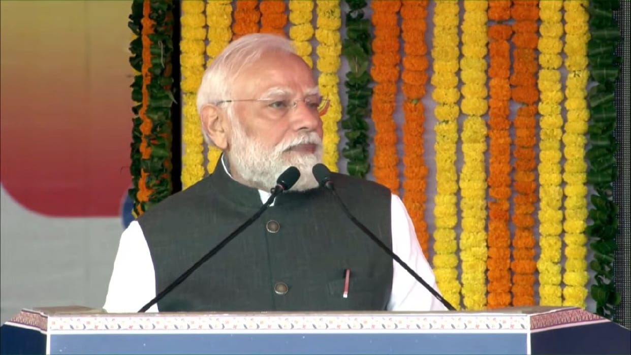 PM Modi in Varanasi Live Updates: Four New Vande Bharat Train Flag off Today, Speech News in Hindi