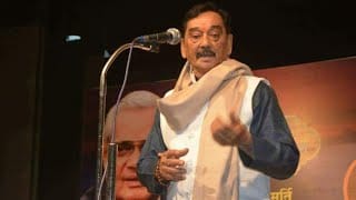 Indore: Sattan took a dig at Vijayvargiya, saying those who lived on apple and Parmal are roaming around in go
