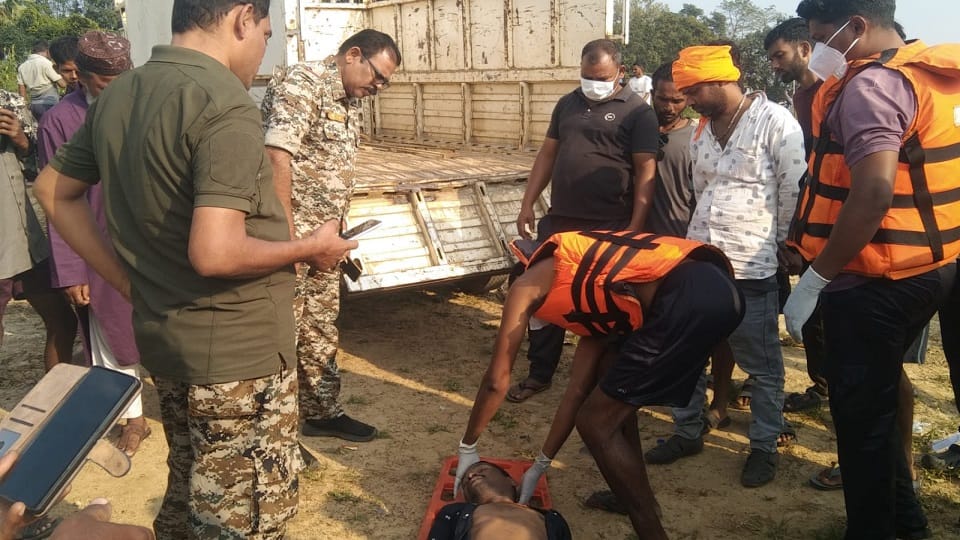 Unidentified body found in Mahadev pond stirred by city army team investigation underway in Bijapur