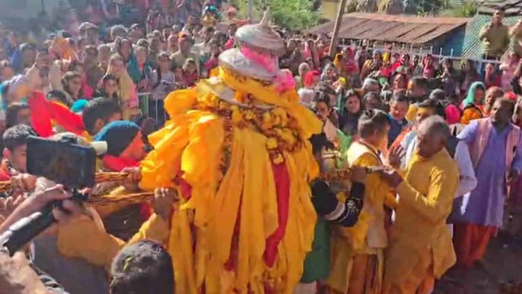 Rudraprayag: तृतीय केदार भगवान तुंगनाथ की शीतकालीन डोली मक्कूमठ में विराजमान, भक्तों के जयकारों की गूंज
