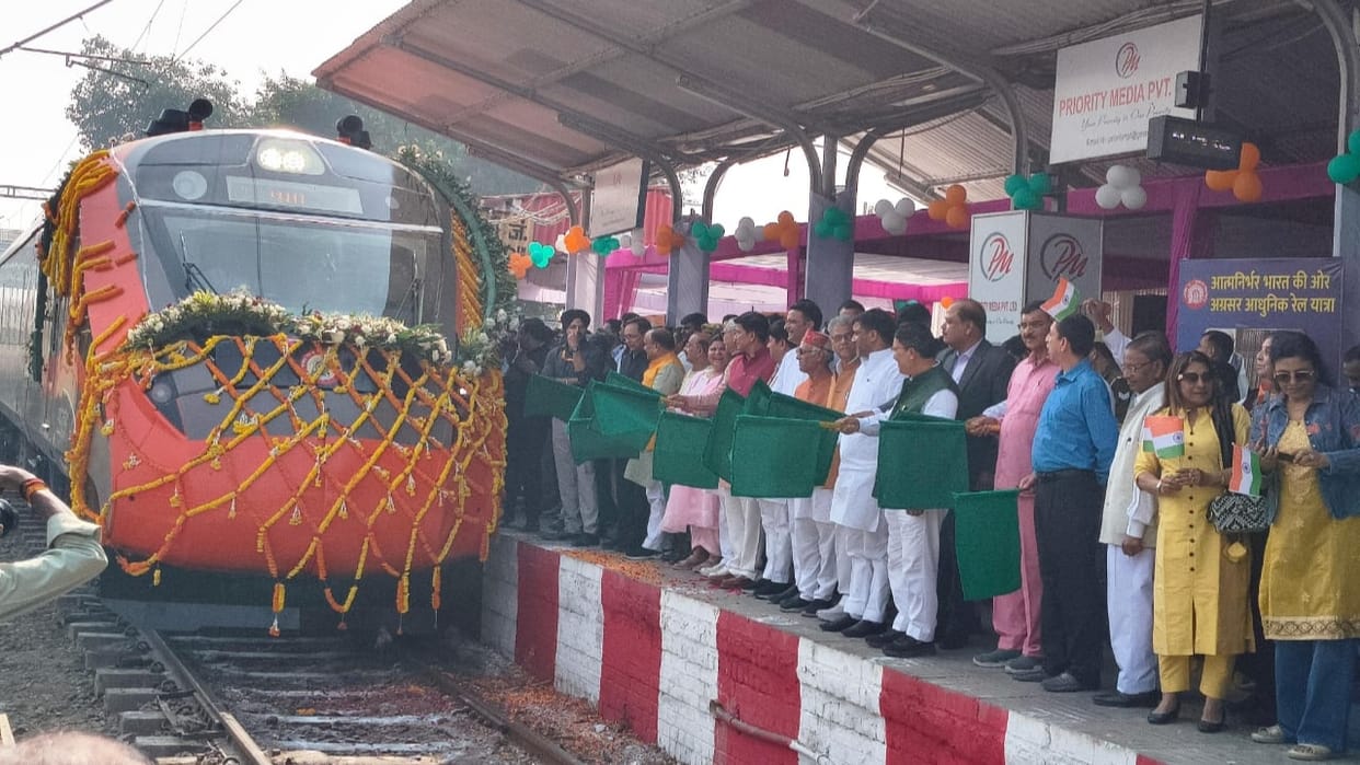 Lucknow-Saharanpur Vande Bharat train welcomed at Bareilly Junction