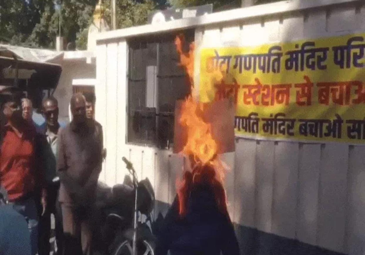 Indore: Protests against metro station intensify in Malharganj, MD's effigy burnt