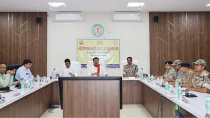 Deputy Chief Minister Vijay Sharma reviewed Naxal eradication and development works in Bijapur