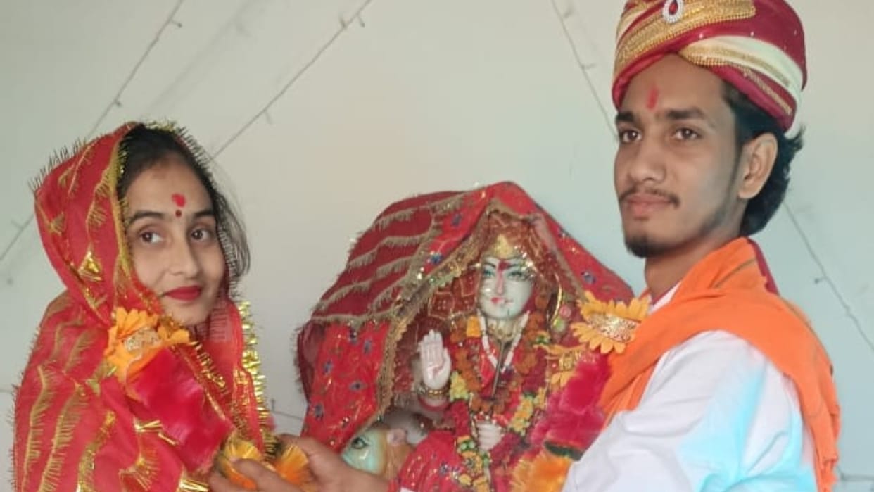 Anam converted to Hinduism and married her lover in a temple in Bareilly