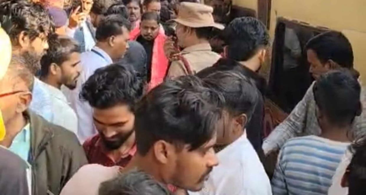 gaya railway station jan shatabdi train accident passenger dies platform demolished for body
