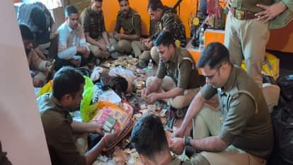 Pratapgarh Two crore rupees in sacks, ganja and smack worth one crore recovered from gangster's house