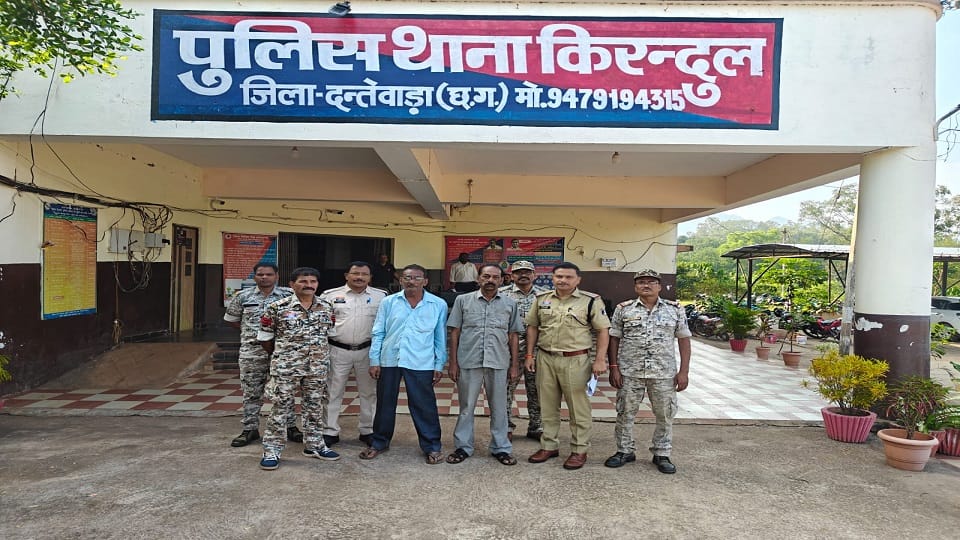 पुलिस की गिरफ्त में आरोपी