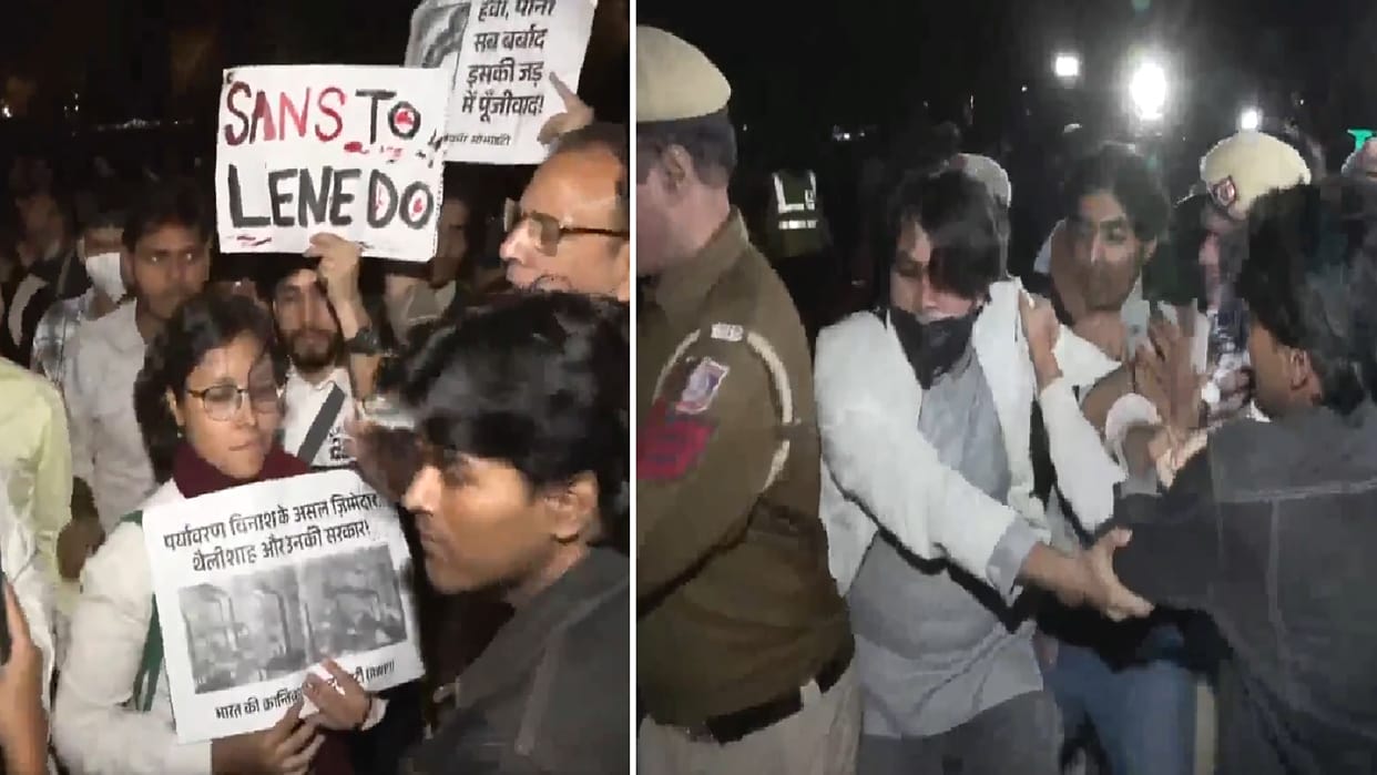 Delhi residents protest at India Gate against air pollution