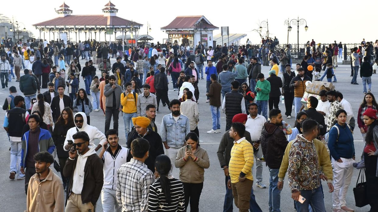 Himachal Tourism Shimla bustles with tourists on the weekend tourists come in large numbers to visit