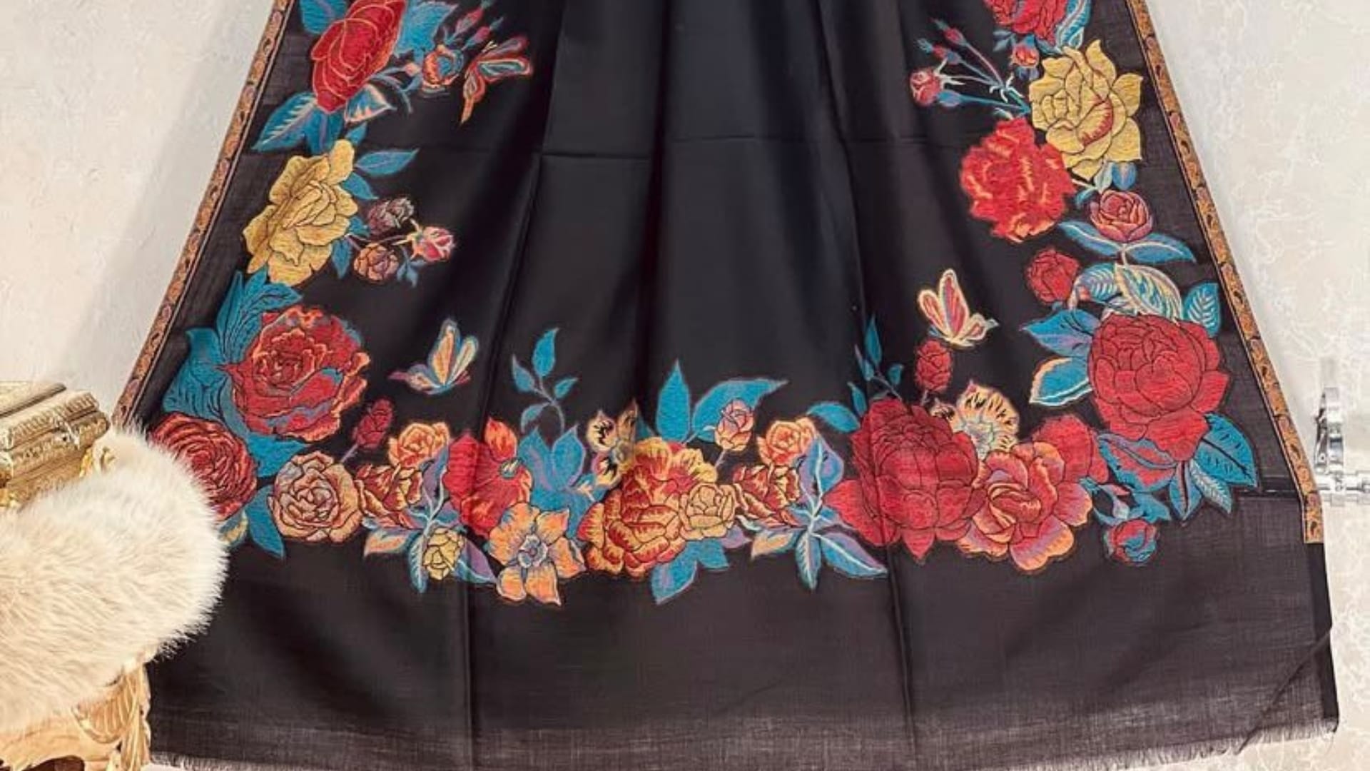 Stylish Shawls for Parties and Offices at affordable Markets Check Location