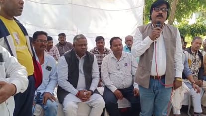 Municipal Corporation sanitation workers strike continues in Bareilly