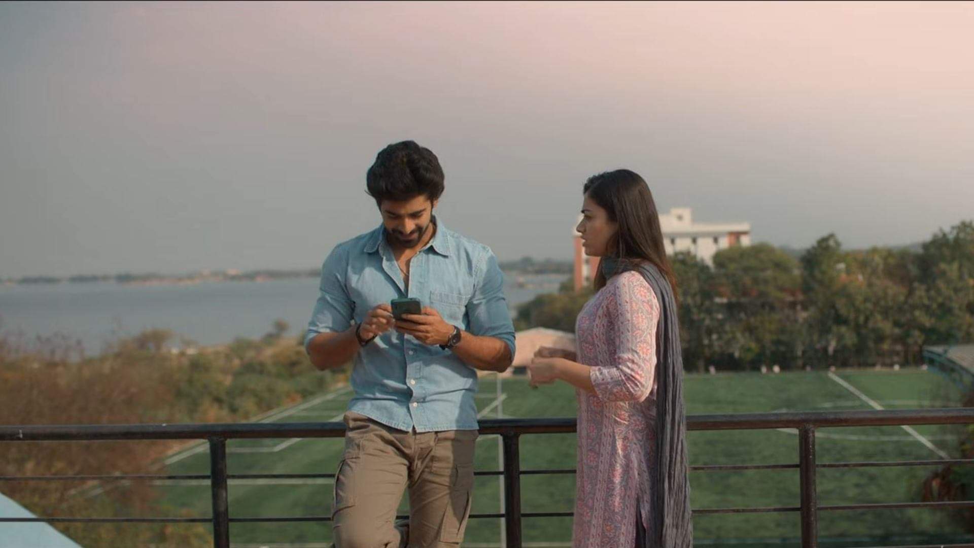 Ajay Devgn Starring De De Pyaar De 2 And Kaantha Yami Gautam Haq Sunday Box Office Collection Earning