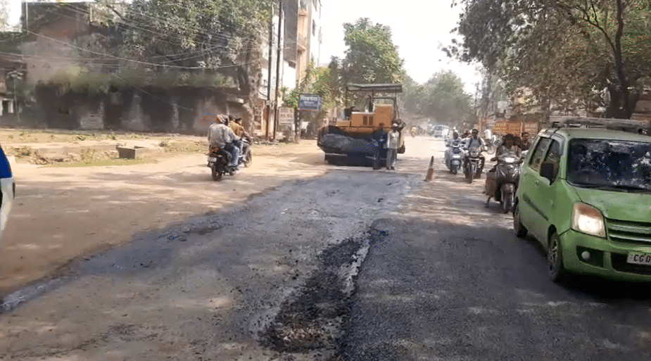People angry over dilapidated roads in Dhamtari