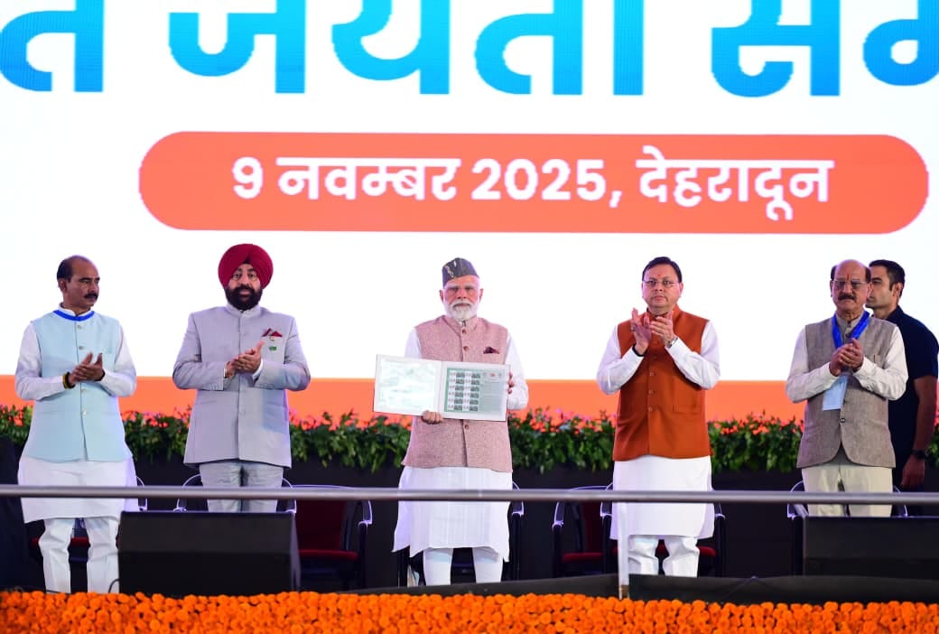 Silver Jubilee: PM Modi gave a big message of cleanliness, kept the ribbon in his waistcoat pocket while relea