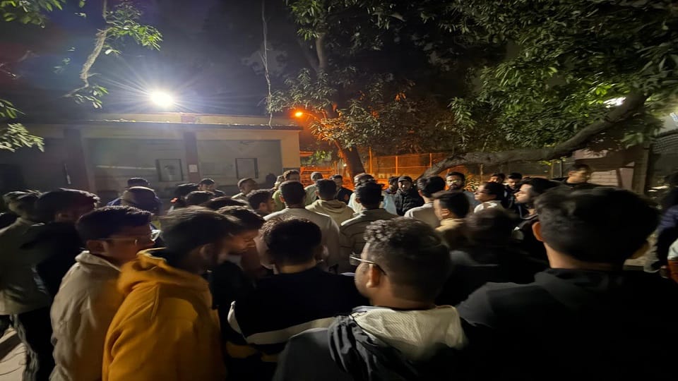 Varanasi: Junior doctors and students clash at BHU