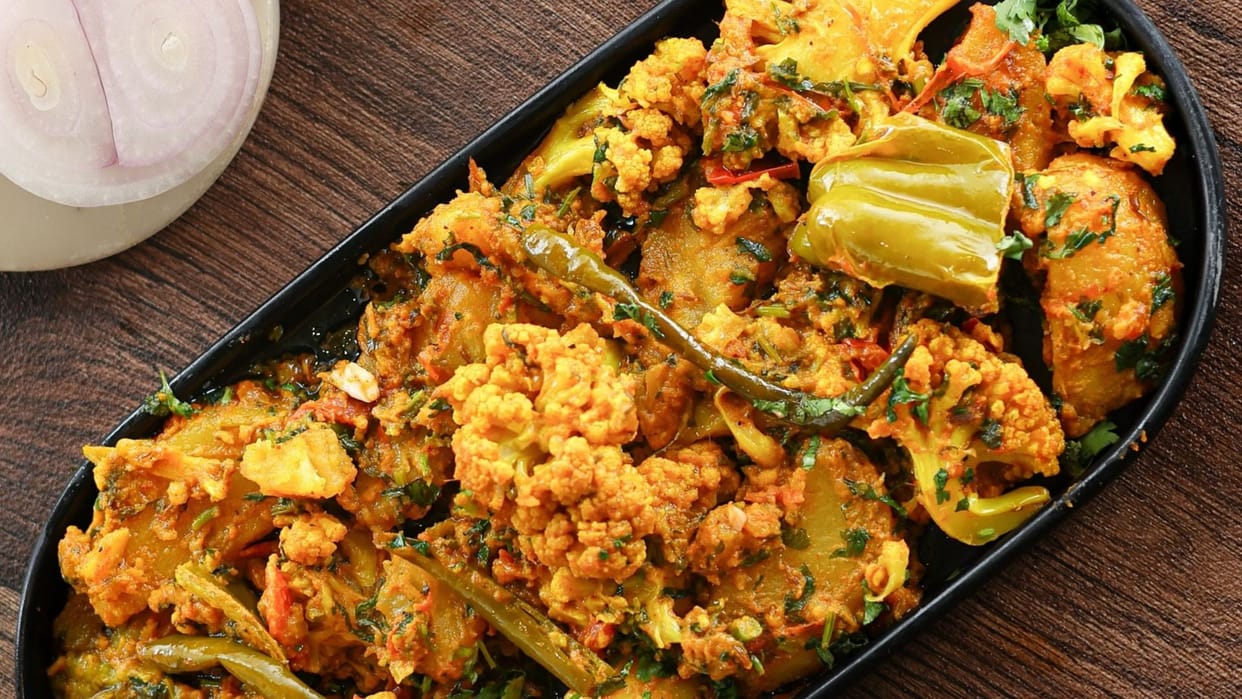 winter special recipe how to make dhaba style aloo gobhi sabji at home