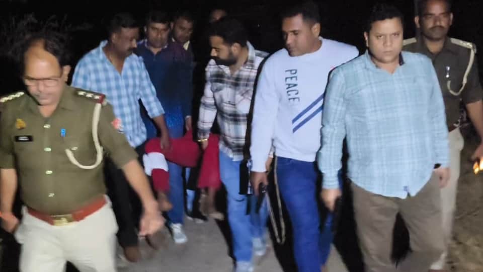 UP news Two and a half hours and four incidents whoever they found was gunned down angry attackers shot four