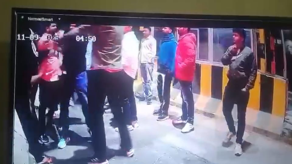 Attack on Toll Plaza Staff in Baghpat-Merut Highway, Four Injured after Miscreants Vandalize Toll Booth