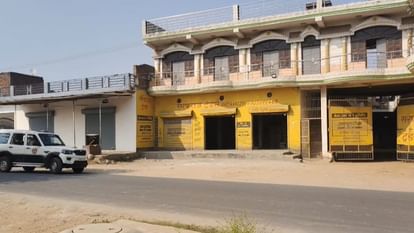 आतंकी साजिश: 12 सूटकेस से 360 KG विस्फोटक, डॉक्टर के घर से राइफल समेत हथियारों का जखीरा मिला; एक इमाम भी पकड़ा| आतंकी साजिश: 12 सूटकेस से 360 KG विस्फोटक, डॉक्टर के घर से राइफल समेत हथियारों का जखीरा मिला; एक इमाम भी पकड़ा|