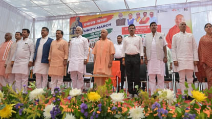 गोरखपुर में एकता यात्रा: 'भारत माता की जय' और 'वंदे मातरम' से गूंजा शहर, CM योगी संग निकली पैदल यात्रा CM Yogi participated in the 150th birth anniversary foot march of Sardar Vallabhbhai Patel in Gorakhpur.