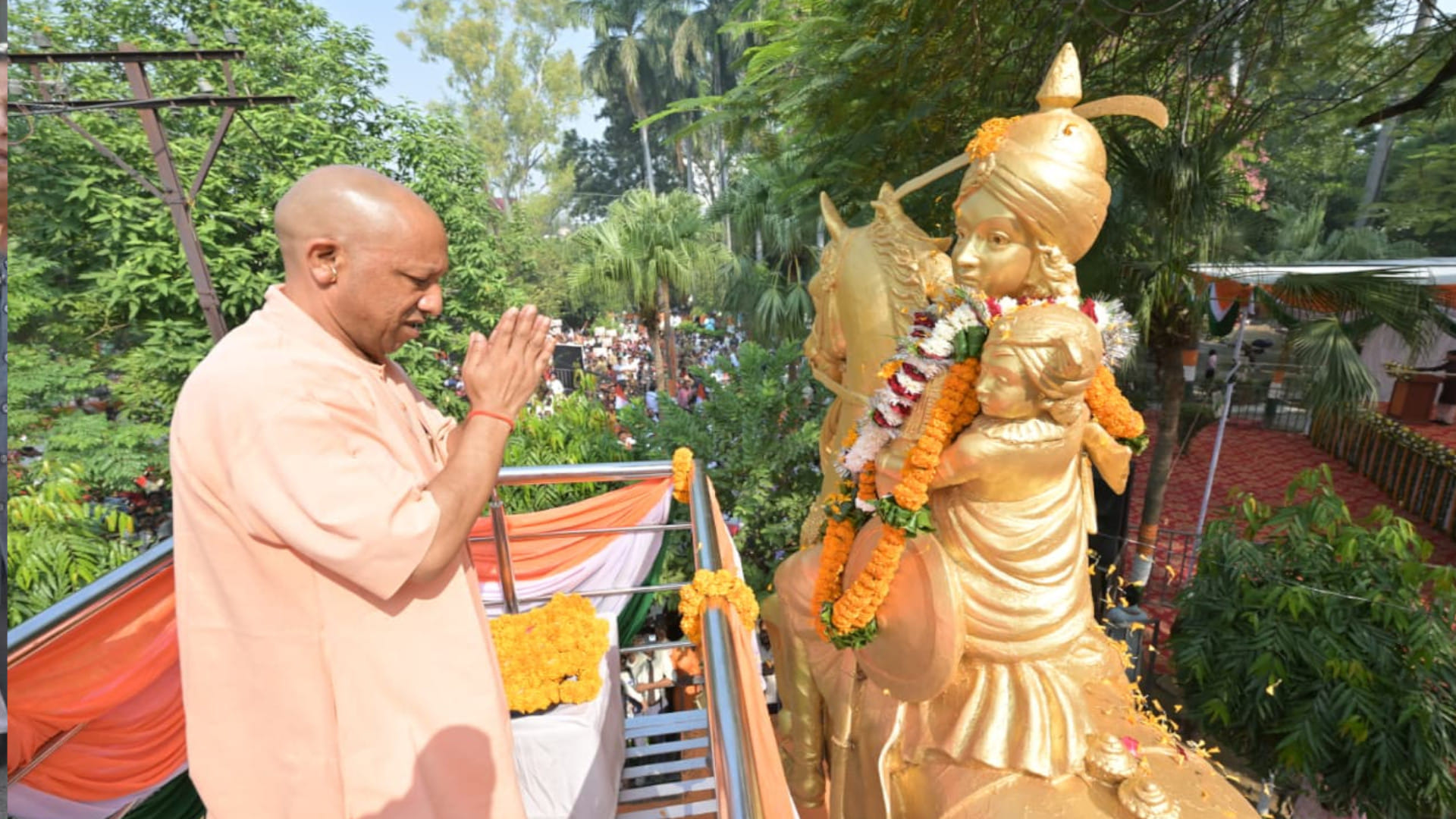 CM Yogi inaugurated the Ekta Yatra in Gorakhpur, cultural programs were also presented.