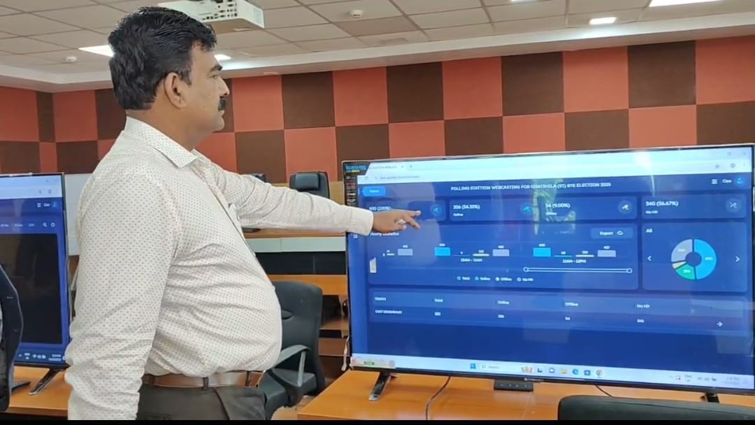 घाटशिला विधानसभा उपचुनाव को लेकर तैयारी का जायजा लेते अधिकारी।
